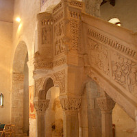 Sesta tappa: l’interno della chiesa romanica di Santa Maria in Valle Porclaneta